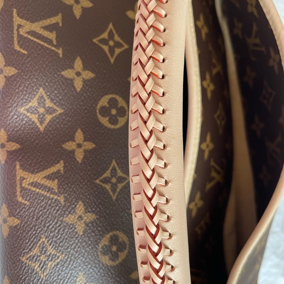 Selling brand new ARTSY MM Monogram - Picture 7 of 8